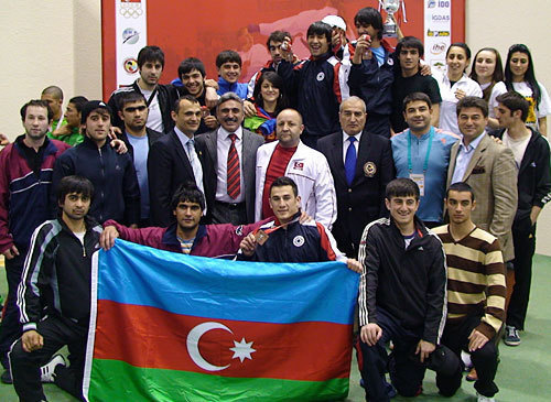Команда каратистов Азербайджана на турнире "Босфор", апрель 2009 года. Фото с сайта http://karate.az 