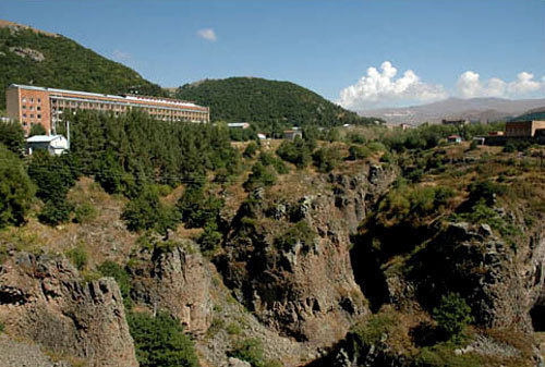 Армения, лечебно-профилактический курорт Джермук. Фото с сайта www.abp.am