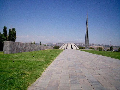 Армения, Ереван, мемориал геноцида армянского народа. Фото с сайта http://venividi.ru/user/3048