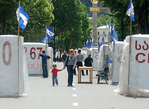 Грузия, Тбилиси, палаточный городок оппозиции на проспекте Руставели, май 2009 года. Фото "Кавказского Узла"