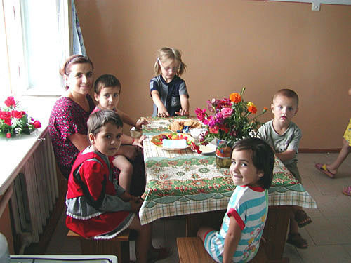 Вынужденные переселенцы из Чечни. Фото с сайта www.chechnyafree.ru