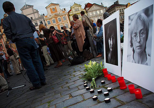 Прага, вечер памяти убитой сотрудницы чеченского отделения Правозащитного центра "Мемориал" Натальи Эстемировой, 22 июля 2009 года. Фото с сайта http://picasaweb.google.cz/provozucet