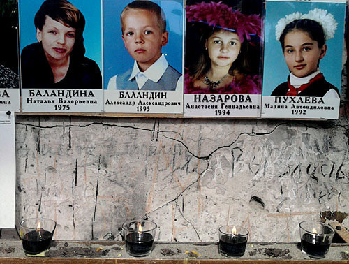 Беслан, школа №1, 1 сентября 2009 года. Фото "Кавказского Узла"