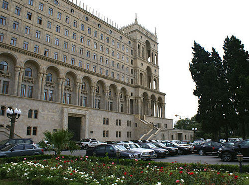 Азербайджан, Баку, Дом Правительства. Фото с сайта www.echo-az.com, автор Самир Алиев