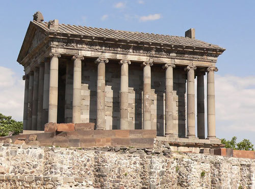Армения, храм Гарни. Фото с сайта http://ru.wikipedia.org