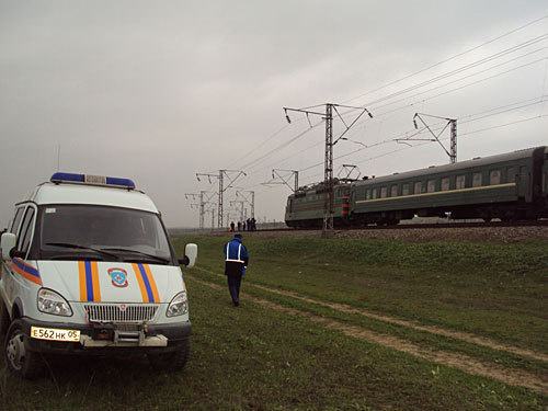 На месте подрыва поезда "Тюмень-Баку", 30 ноября 2009 года. Источник: пресс-служба МЧС Дагестана
