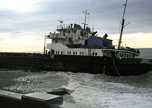 Корабль "Арас-1", порт Сочи. 20 декабря 2009 года. Фото "Кавказского Узла"