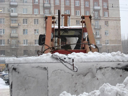 Уборка снега с дорог Волгоградской области, 21 декабря 2009 года. Фото "Кавказского Узла"
