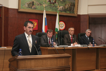 Президент Ингушетии Юнус-Бек Евкуров. Фото с сайта www.ingushetia.ru