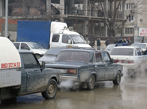 Забастовка водителей маршрутных такси в Махачкале парализовала движение. 1 февраля 2010 года. Фото "Кавказского Узла"