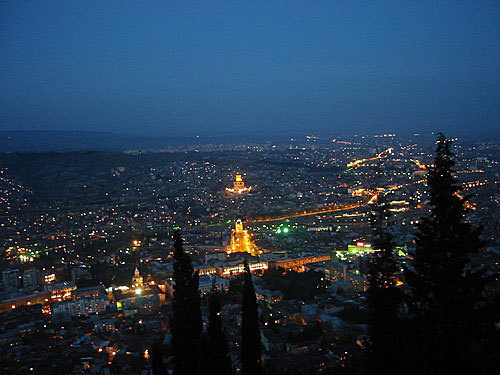 Грузия, Тбилиси. Фото с сайта www.panoramio.com/photo/347350