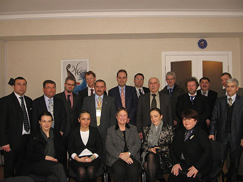 Встреча представителей Совета Европы с месхетинскими НПО по вопросу репатриации. Второй слева во втором ряду Жан-Луи Лоран. Тбилиси, 4 марта 2010 года. Фото "Кавказского Узла"