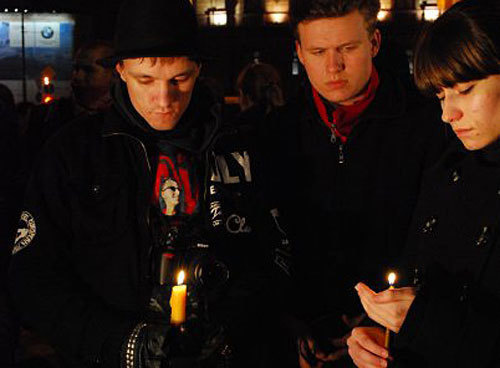 Акция памяти жертв теракта в московском метро 29 марта 2010 года. Москва, Лубянская площадь, 29 марта 2010 года. Фото "Кавказского Узла"