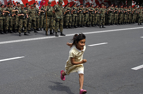 Репетиция военного парада в честь Дня независимости Грузии. Тбилиси, 24 мая 2008 года. Фотография Александра Климчука. Источник: www.flickr.com/photos/29654399@N05