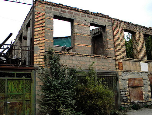 Пострадавшие дома в результате бомбежек в августе 2008 года. Южная Осетия, Цхинвал, октябрь 2009 года. Фото "Кавказского узла"