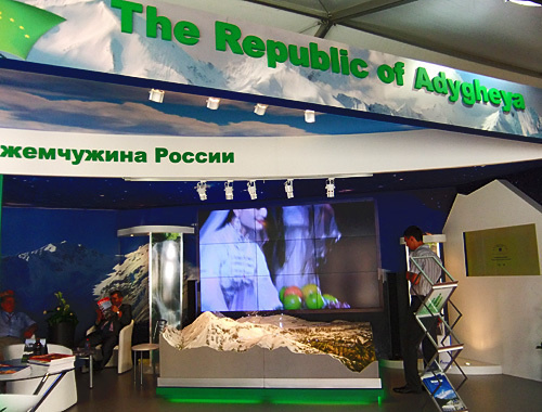 Экспозиция Адыгеи на IX Международном форуме "Сочи-2010". 18 сентября 2010 года. Фото "Кавказского узла"