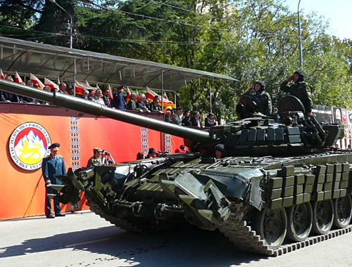 Военный парад в честь Дня Республики Южной Осетии. Цхинвал, 20 сентября 2010 года. Фото "Кавказского узла"