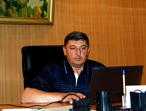 Макшарип Аушев незадолго до гибели в своем кабинете в офисе в Назрани. 12 октября 2009 года. Фото "Кавказского узла"