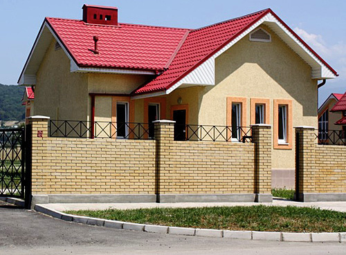 Жилой дом в селе Некрасовское, Имеретинская низменность, Сочи, 4 августа 2010 года. Фото "Кавказского узла"