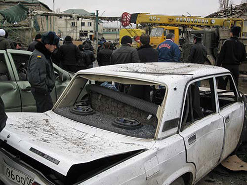 Последствия взрыва на базе ГИБДД в Махачкале 6 января 2010 года. Фото "Кавказского узла"