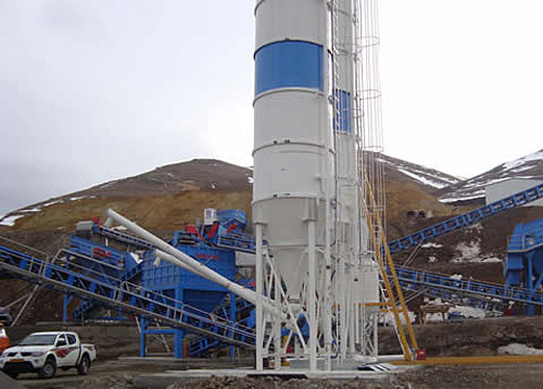 Оборудование для добычи золота на месторождении "Кедабек" в Азербайджане. Фото с сайта ww.aamining.com