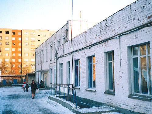 Пункт временного размещения для вынужденных переселенцев в Грозном, 2003 год. Фото с сайта www.chechnyafree.ru