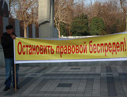 Участник акции "Пикет-19" в Краснодаре, 22 января 2011 года. Фото "Кавказского узла"