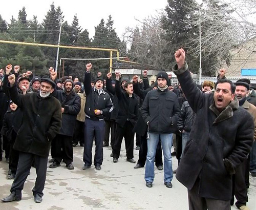 Митинг жителей поселка Нардаран 9 марта 2011 г. Фото: Радио Азадлыг, RFE/RL