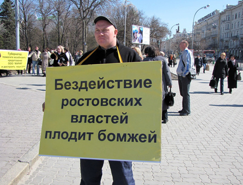 На митинге обманутых дольщиков в Ростове-на-Дону 2 апреля 2011 года. Фото "Кавказского узла"