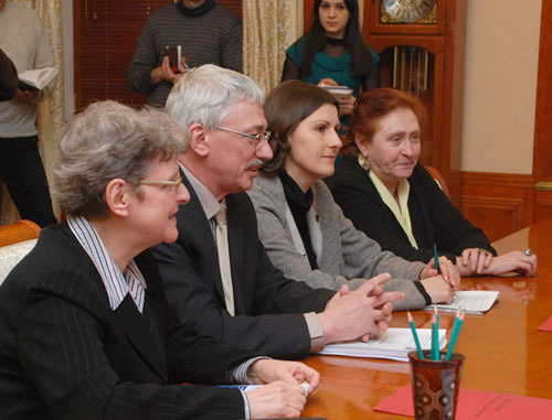 Делегация правозащитного центра "Мемориал" на встрече с президентом Дагестана. Махачкала, 8 апреля 2011 г. Фото: Альберт Токаев для "Кавказского узла"