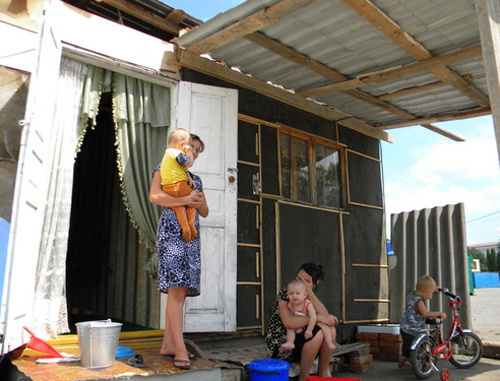 В лагере для временно перемещенных лиц "Ангушт" в Ингушетии. Сентябрь 2010 г. Фото: gesiona_fivanka, http://yablor.ru/blogs/lager-bejencev-angusht-v-nazrani/726826