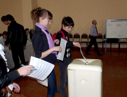Школьный референдум в гимназии №17 г. Черкесска, 20 апреля 2011 г. Фото "Кавказского узла"