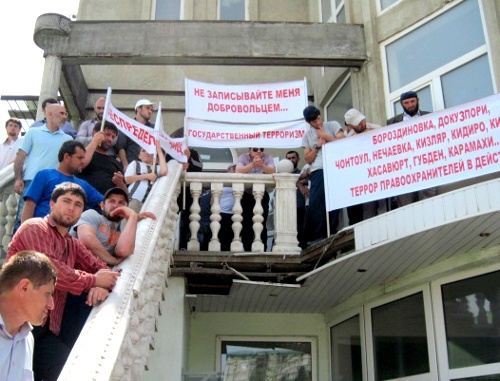 Митинг верующих против произвола силовых структур в Дагестане. Махачкала, 1 июня 2011 г. Фото "Кавказского узла"