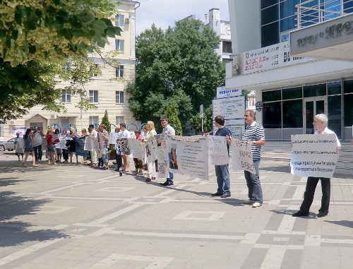 Жители Кубани - участники пикета в рамках традиционной акции "Пикет-19" в Краснодаре. 19 июня 2011 г. Фото "Кавказского узла"