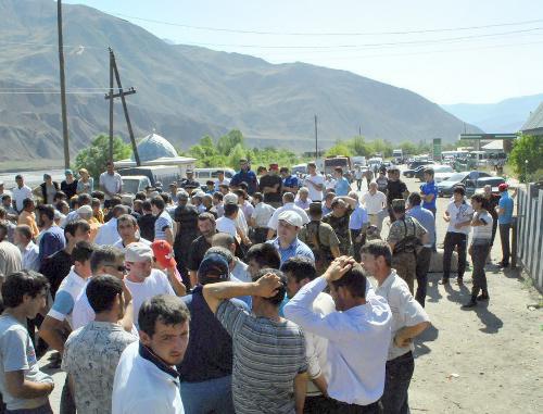 На месте проведения пикета в Ахтынском районе Дагестана. Село Ахты, 29 июля 2011 г. Фото Гуризады Камаловой