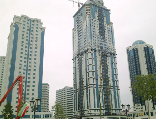 Строящиеся здания комплекса "Грозный-Сити". Осень 2011 г. Фото предоставлено очевидцем