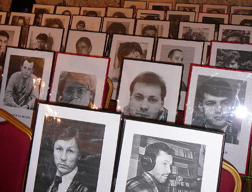 Портреты погибших журналистов в Домжуре. 15 декабря 2009 г. Фото: www.vif2.ru