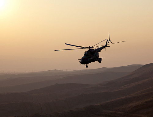 Военный вертолет в горах Чечни. Фото Виталия Рагулина, http://dervishv.livejournal.com/