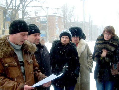 Пикет сотрудников Водоканала в городе Зверево Ростовской области, 16 февраля 2012 года. Фото предоставлено организаторами мероприятия