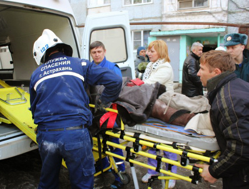 Поисково-спасательная операция на месте взрыва жилого дома в Астрахани. 27 февраля 2012 г. Фото: www.mchs.gov.ru