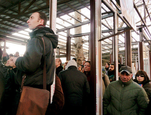 Участники акции против размещения торговых павильонов в парке Маштоца. Ереван, 20 февраля 2012 г. Фото Армине Мартиросян для "Кавказского узла"