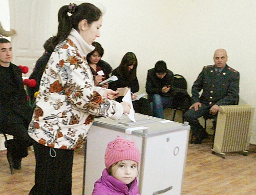 Голосование на выборах президента Южной Осетии. Цхинвал, 25 марта 2012 г. Фото Марии Котаевой для "Кавказского узла"