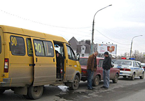 Маршрутное такси в Астрахани. Фото:  www.province.ru