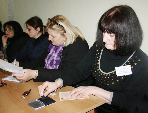 На избирательном участке в Цхинвале в первом туре выборов президента Южной Осетии 25 марта 2012 г. Фото: Катерина Пухаева/ИА "Рес",  http://cominf.org