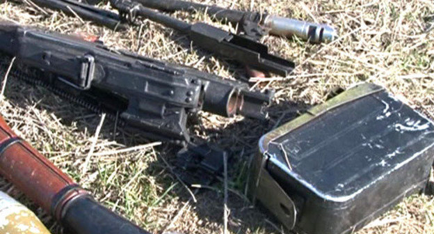 Оружие, изъятое у боевиков в ходе спецоперации. Дагестан, 4 апреля 2012 г. Фото: www.nak.fsb.ru
