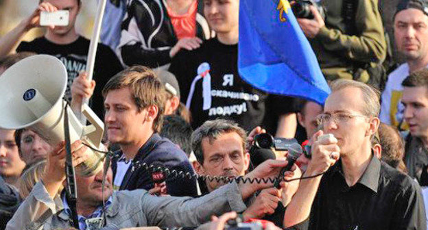 Митинг сторонников Олега Шеина в Астрахани. 14 апреля 2012 г. Фото Михаила Мордасова, ЮГА.ру