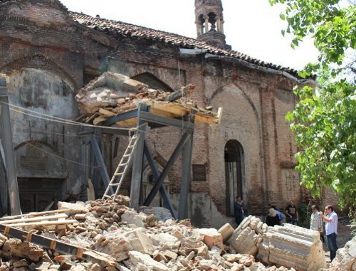 Обрушившийся притвор церкви Сурб Ншан в Тбилиси. 14 мая 2012 г. Фото: http://sigaretka7.livejournal.com