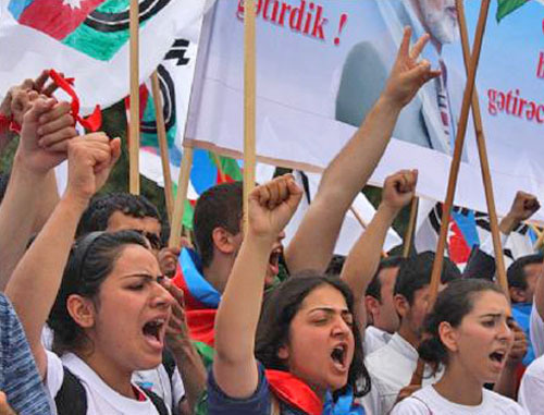 Митинг по случаю Дня республики состоялся в поселке Новханы. Азербайджан, 28 мая 2012 г. Фото ИА Туран