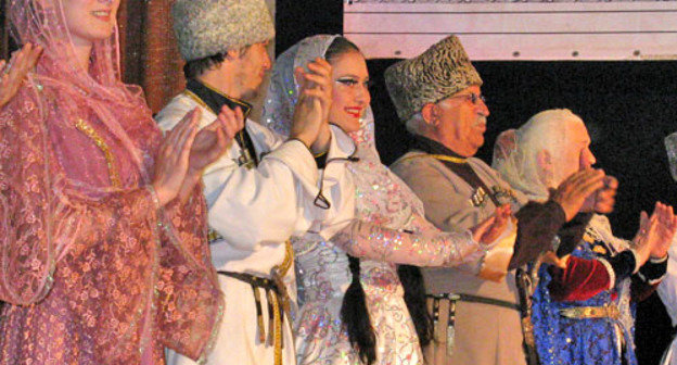 Участники международного фестиваля фольклора "Горцы". Дагестан, 2010 г. Фото Тимура Исаева для "Кавказского узла"