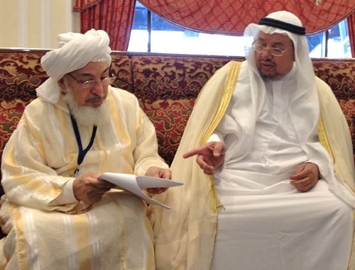 Исламские ученые из Кувейта обсуждают Московскую Богословскую декларацию, справа - руководитель международного центра Аль-Васатыйя, шейх Адель аль-Фалях. Москва, 26 мая 2012 г. Фото пресс-службы Аль-Васатыйя